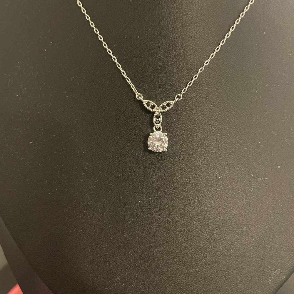 Dazzling Silver Necklace with Crystal Pendant